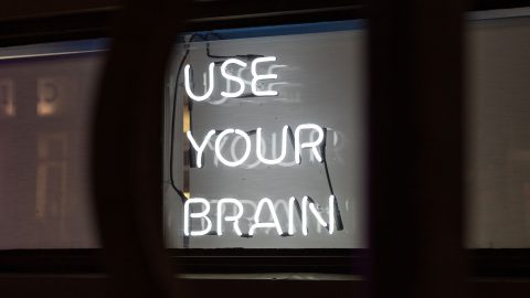 Use your brain neonskylt
